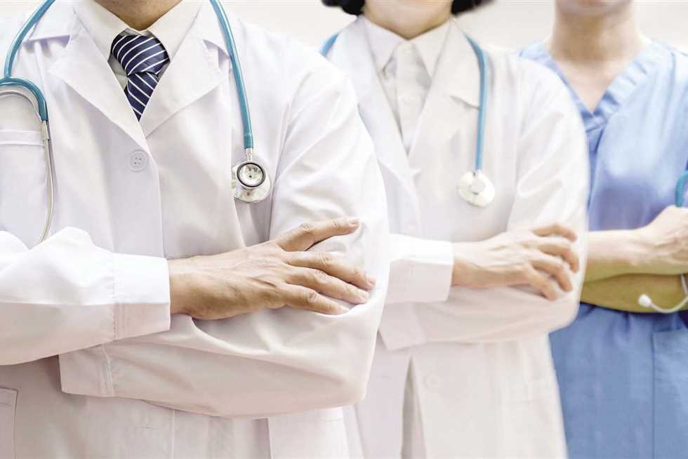 هام للأطباء.. ننشر نتيجة حركة نيابات 