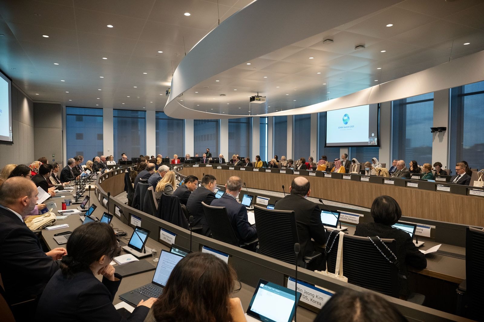 رئيس هيئة الدواء المصرية يشارك في قمة التحالف الدولي للسلطات الدوائية  (ICMRA) في أمستردام